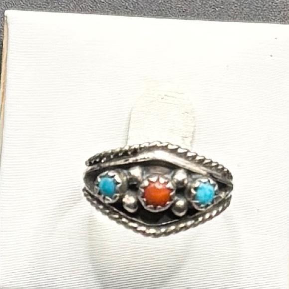 925 Sterling Silver Jewelry - A Sterling Silver Navajo ring with Turquoise and Coral stones